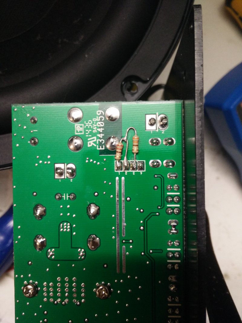 Platine mit aufgelöteten Widerständen